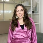 Nina, onze Office Manager en visagiste bij Pure